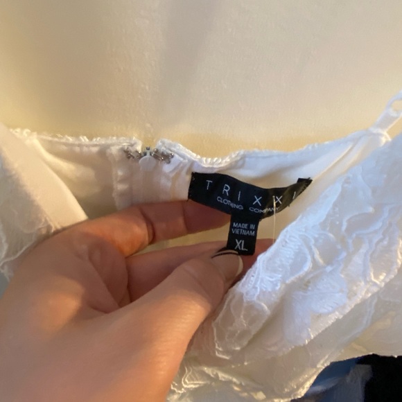 White lace dress - Picture 3 of 4